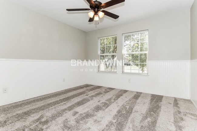 Building Photo - 411 Silver Leaf Dr