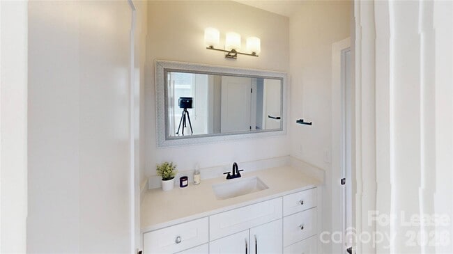 Building Photo - 1220 Lomax Ave