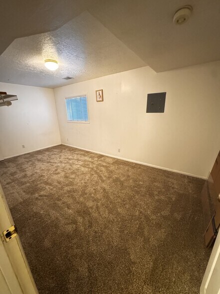 Building Photo - 1263 E Cedar View Dr