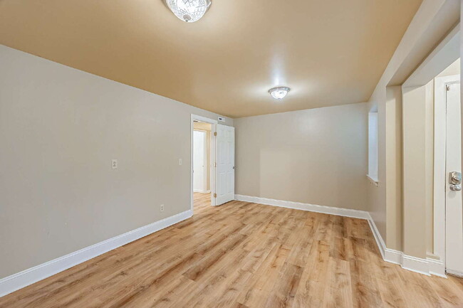 Building Photo - Five-bedroom in Kent, Scenic Hill Neighbor...