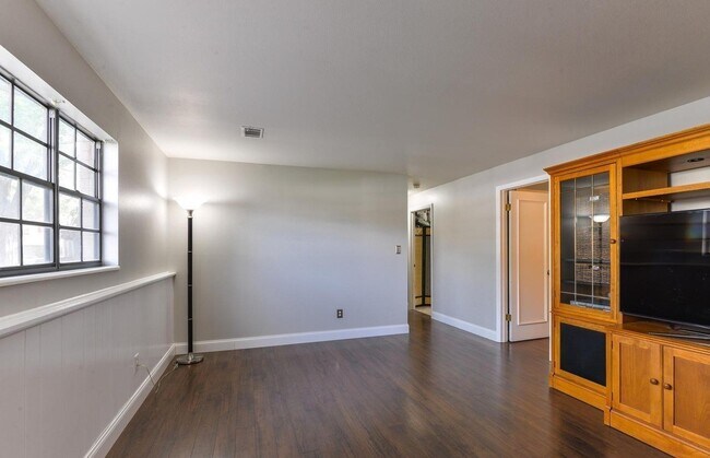 Building Photo - Beautiful 4 Bedroom Home in Midtown Fort Collins!