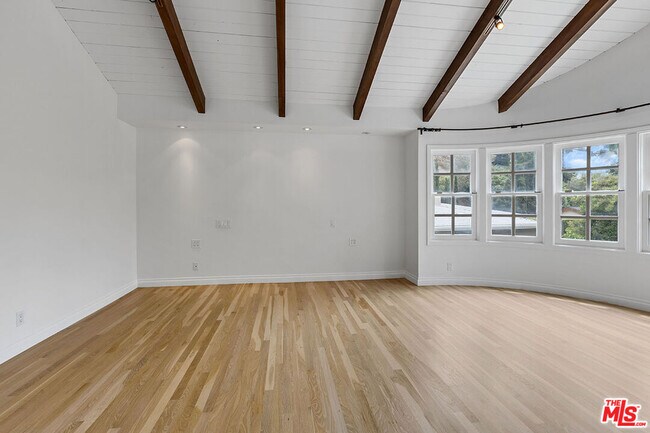 Building Photo - 1462 Rising Glen Rd