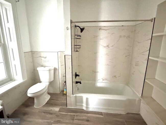 Building Photo - 136 S 5th St