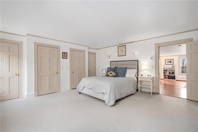 Building Photo - 5 Cushing St