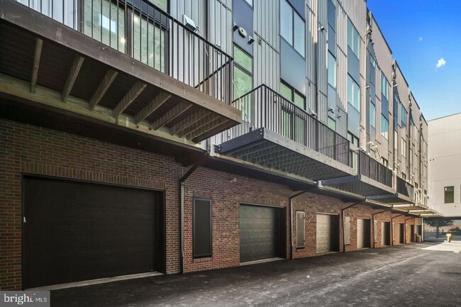 Building Photo - 108 Black Horse Alley