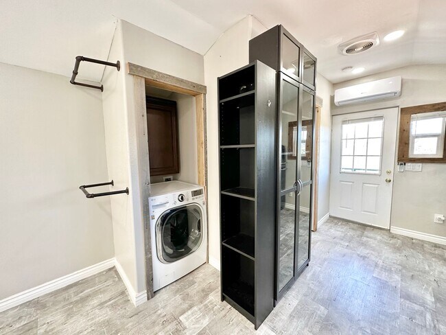 Building Photo - Beautiful Upstairs Studio Guest House Unit on Private Property, Amazing Views, All Main Utilities...