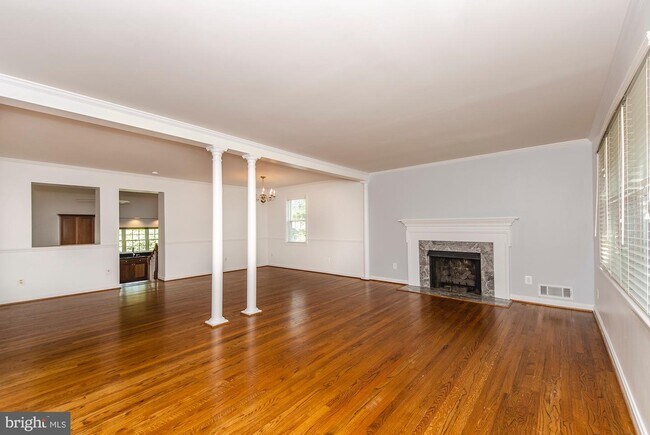 Building Photo - 628 Tazewell Rd NW