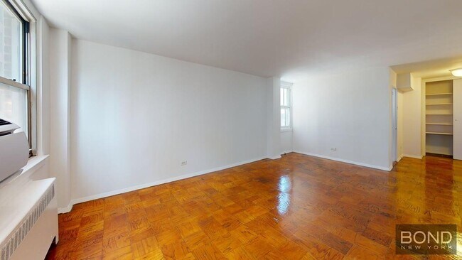 Building Photo - 240 E 35th St