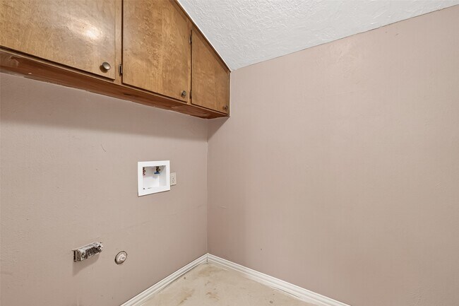 Building Photo - 7403 Shady Vale Ln