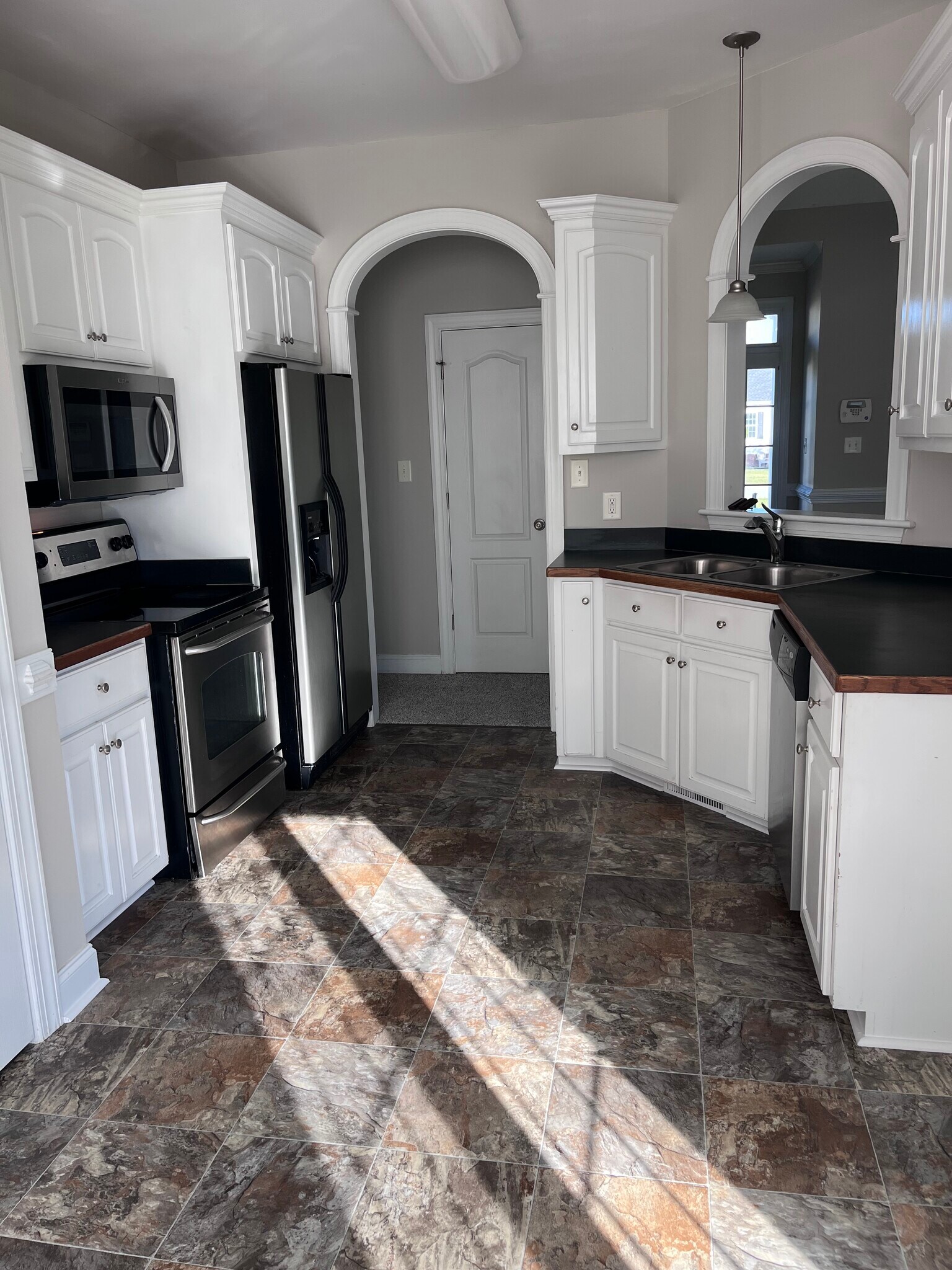 Building Photo - 204 Heron Dr