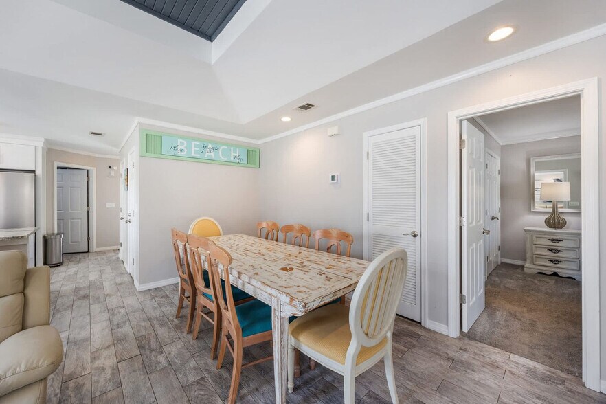 Building Photo - 4496 Luke Ave