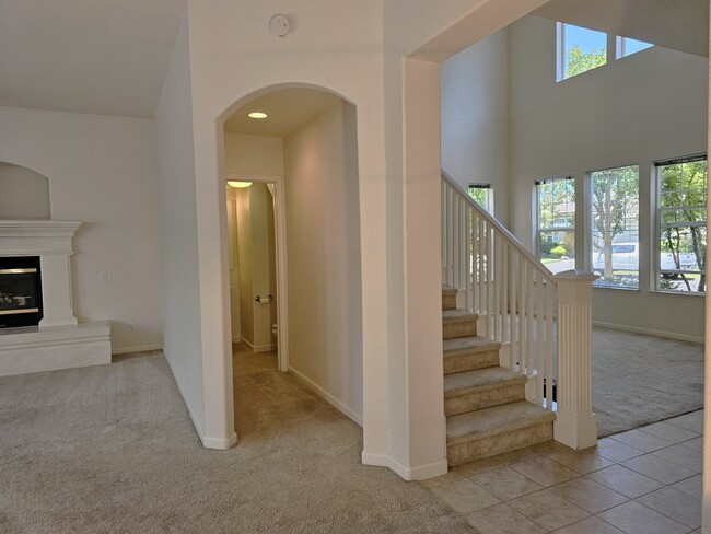 Building Photo - 397 Raven Way