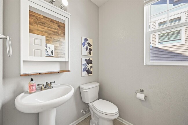 Building Photo - Beautiful 5 Bedroom Home- Move in Ready- C...