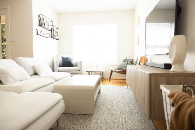 Building Photo - Townhouse at The Pinnacle