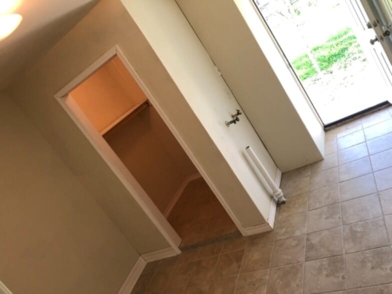 Building Photo - 9707 Santa Cruz St