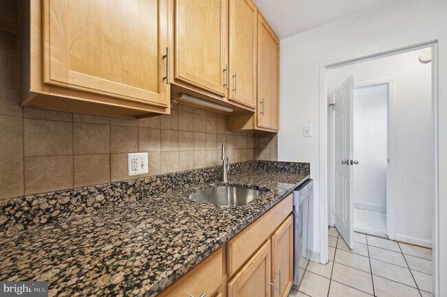 Building Photo - 301 N Beauregard St