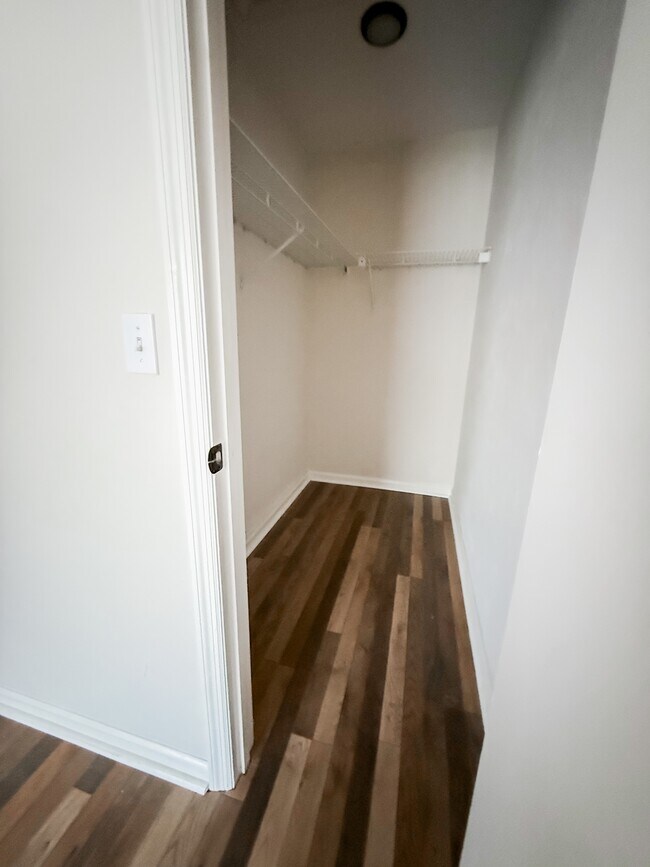 Building Photo - 2312 Brynmahr Dr