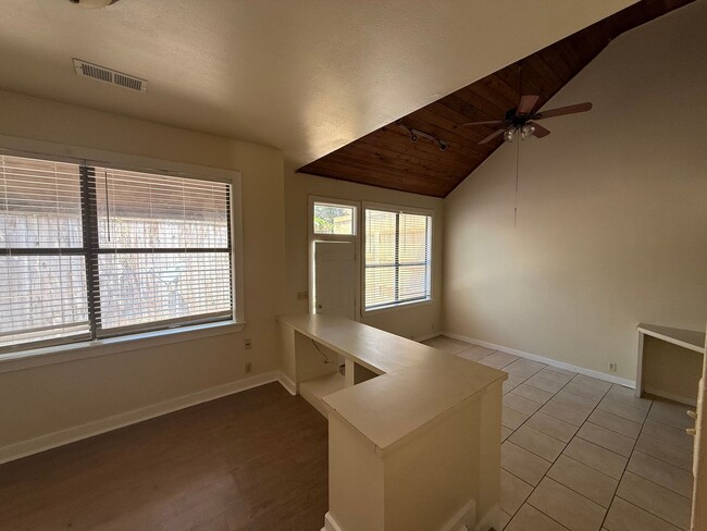 Building Photo - Studio/Efficiency Bungalow with a Loft
