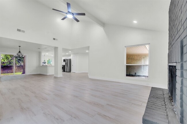 Building Photo - 1602 Pine Oak Dr