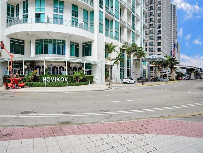 Building Photo - 300 S Biscayne Blvd