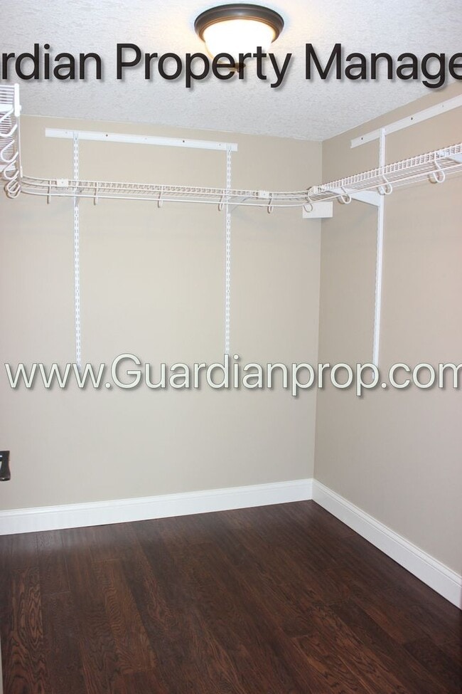 Building Photo - Renovated Side By Side Town Home, 2 Full baths, 2 Full Garage Spaces, Video Walk Through