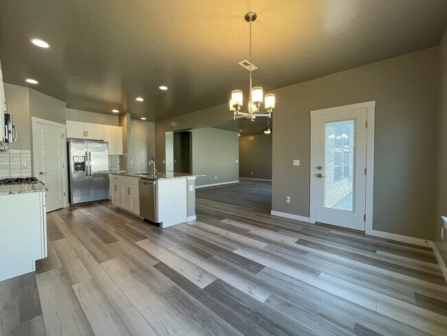 Building Photo - 2592 E Blackstone Dr