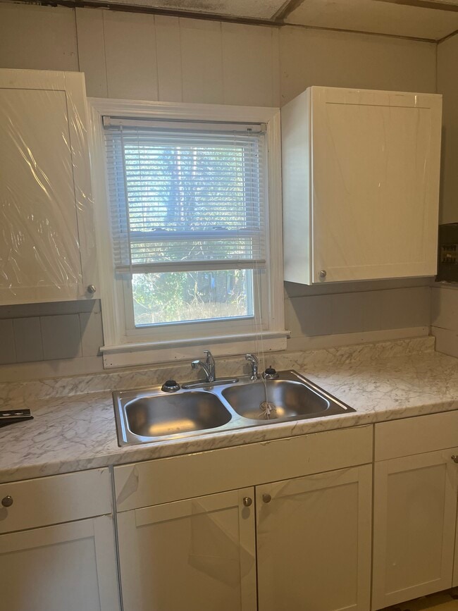 Primary Photo - 1210 Dooley St