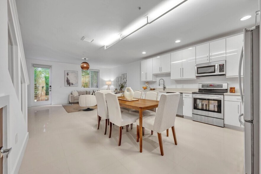 Building Photo - 438 W Swoope Ave