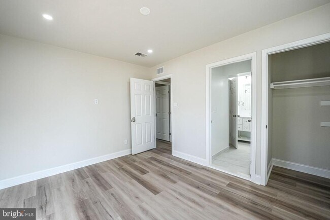 Building Photo - 8665 Center Rd