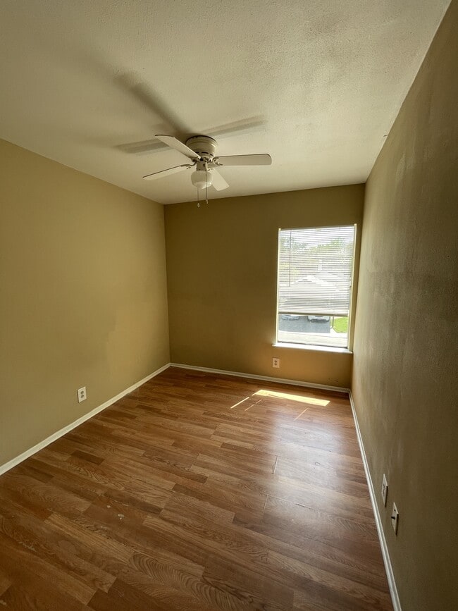 Building Photo - 9931 Village Briar