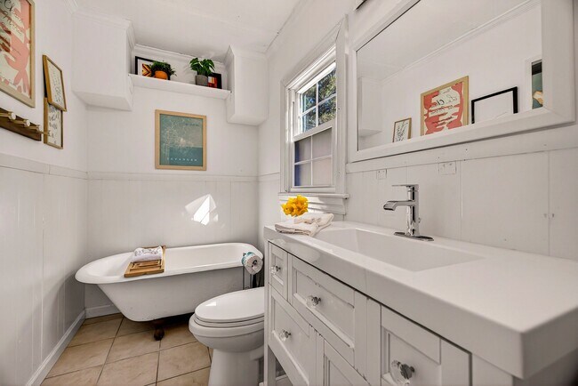 Building Photo - 1106 E 52nd St