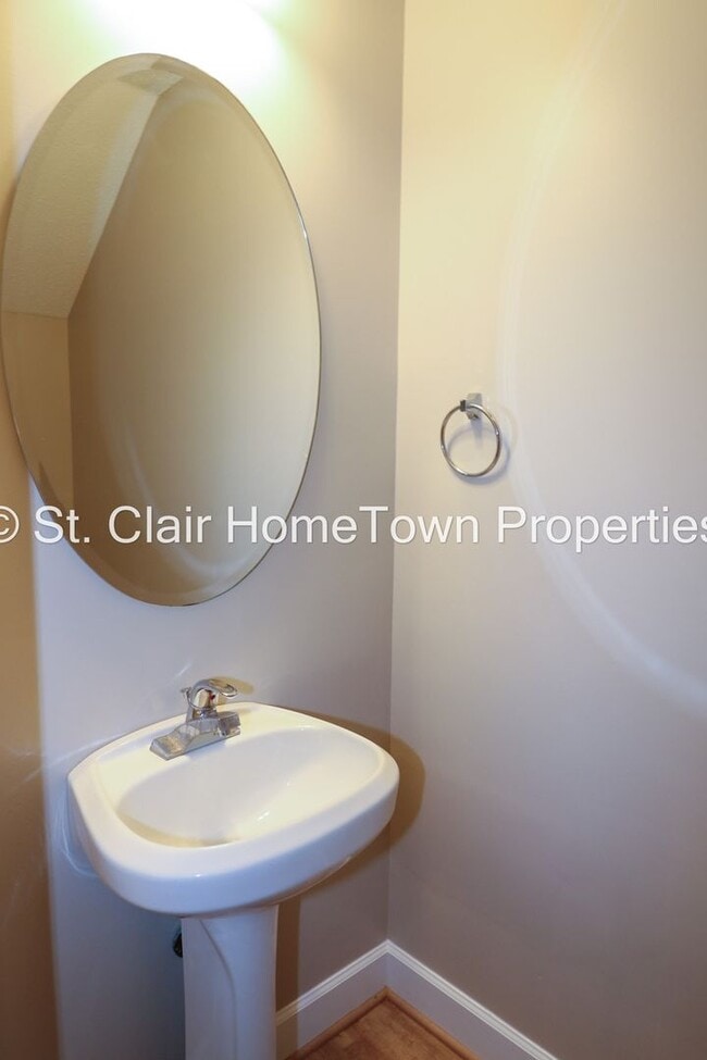 Building Photo - Newly Renovated Triplex