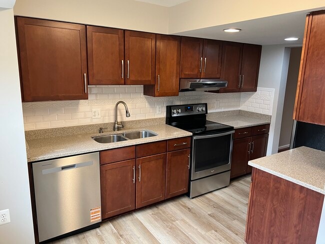 Building Photo - 5102 Spring Branch Blvd