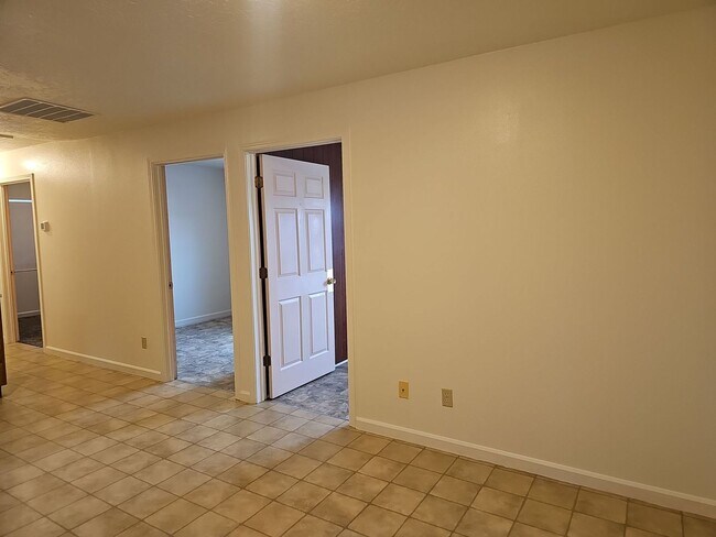 Building Photo - APPROVED APPLICATION* Charming 3 Bedroom Cottage with Private Patio in Lewiston, ID