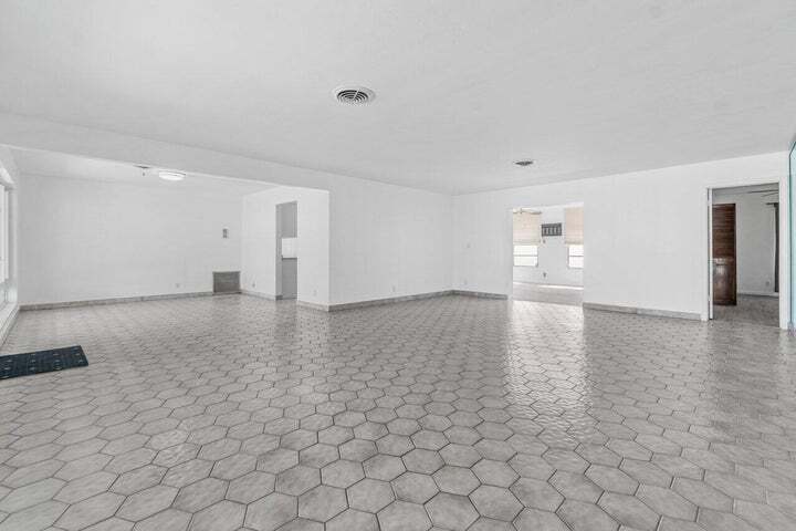 Building Photo - 5724 NE 15th Ave