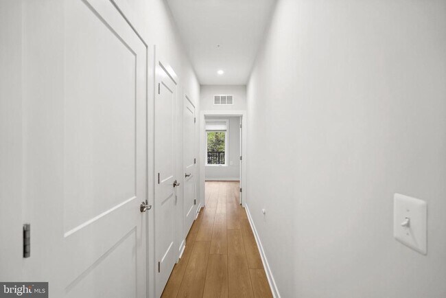 Building Photo - 1675 Bandit Loop