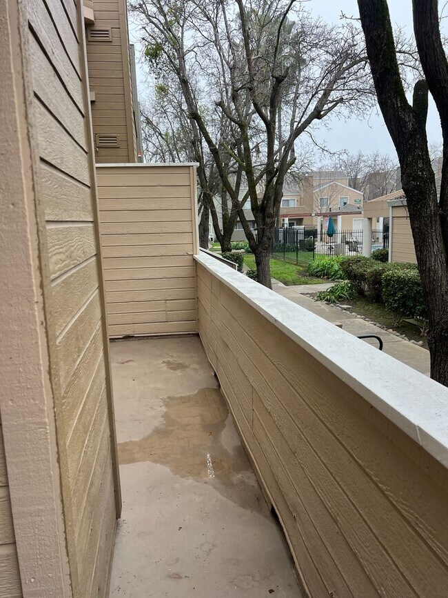 Building Photo - 1019 Dornajo Way