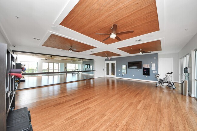 Building Photo - 5455 Richmond Ave.