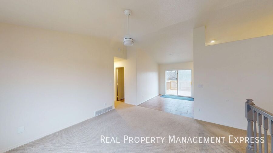 Building Photo - Stunning 4-Bedroom 2-Bathroom Home with Fully Fenced Yard