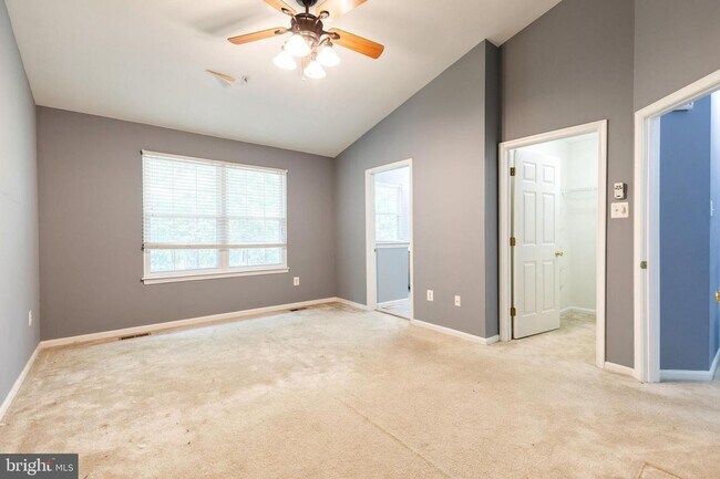 Building Photo - 3bd 2.5bth home nestled in the sought-afte...
