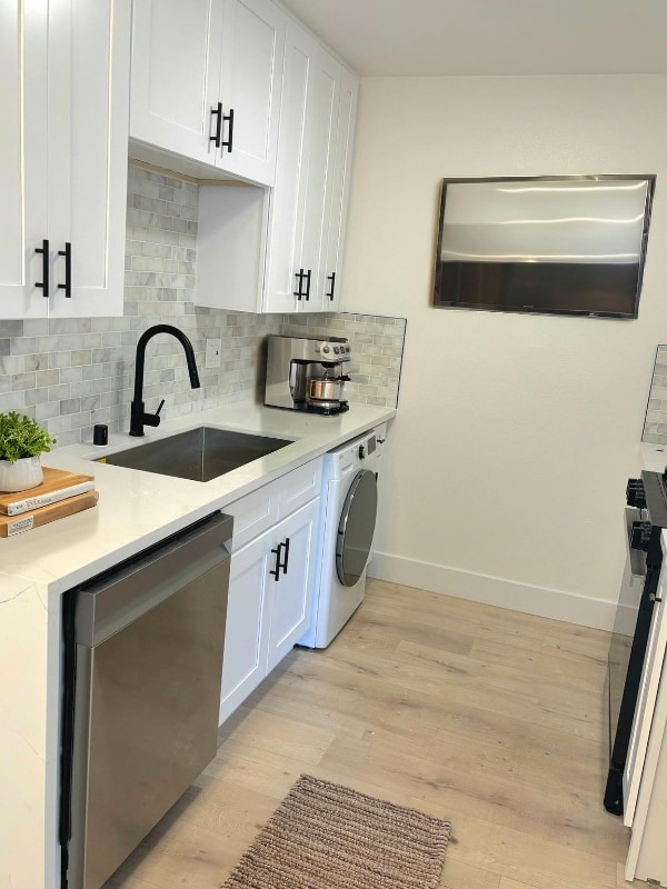 Building Photo - 17412 Dairyview Cir