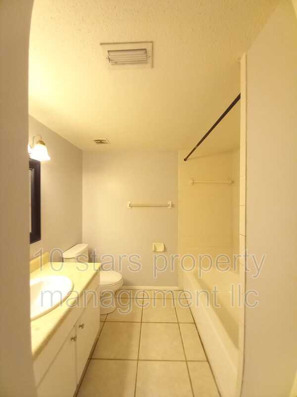 Building Photo - 4729 39th Ave N