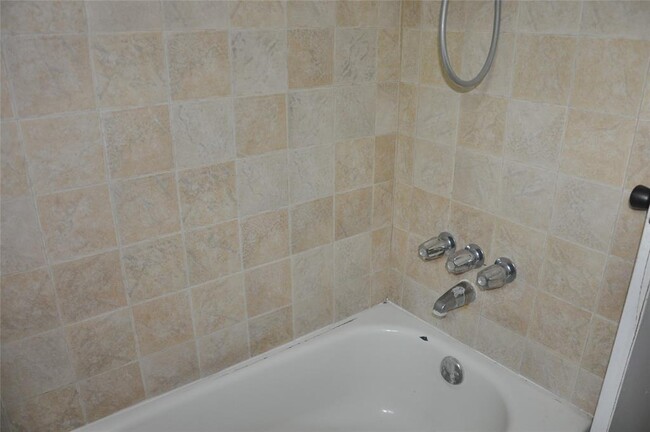 Building Photo - 4715 Glendower Dr