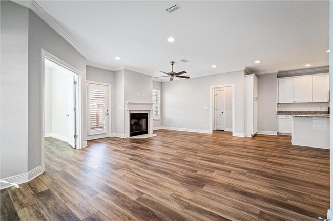 Building Photo - 1203 Holmes Ave