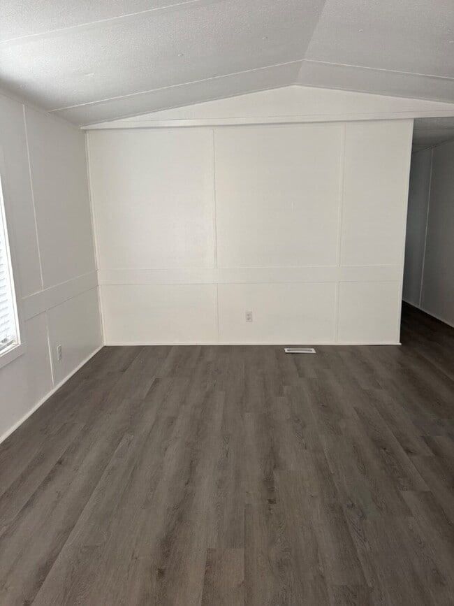 Building Photo - 40 Friendly Cir