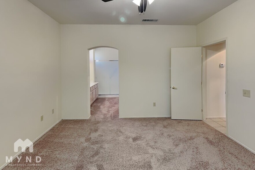 Building Photo - 16181 W Heritage Dr
