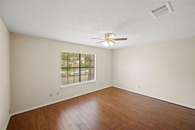 Building Photo - 3409 Meadway Dr