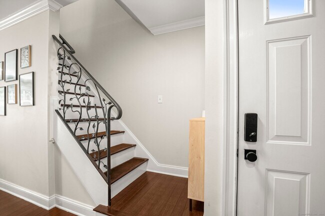 Building Photo - 11 Van Zant St