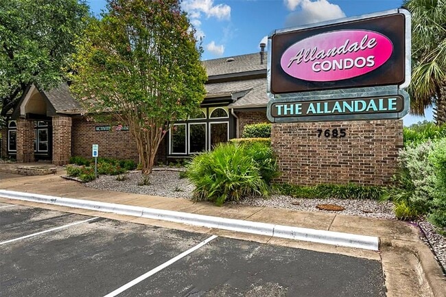 Building Photo - 7685 Northcross Dr