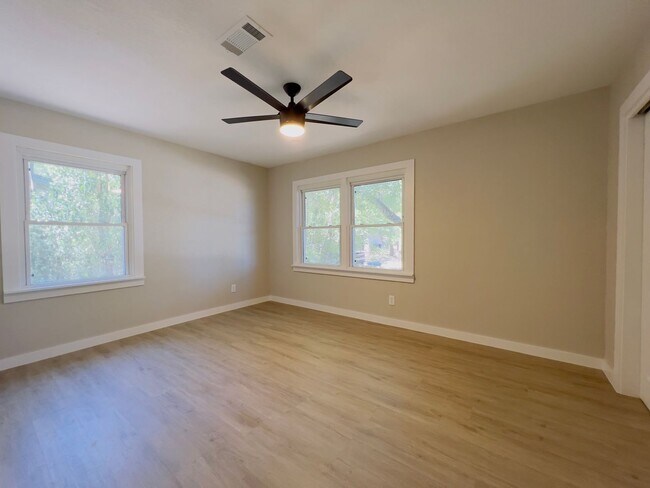 Building Photo - Newly Remodeled 4 Bedroom/1 Bathroom Home
